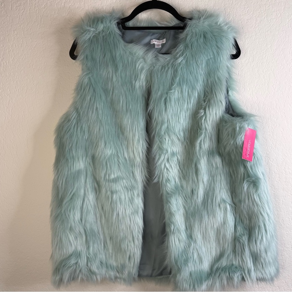 NWT Xhilaration Faux Fur Aqua Vest Womens Sz L